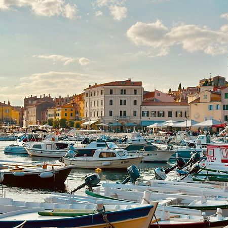 Studios Notte Sul Porto Ровин Екстериор снимка