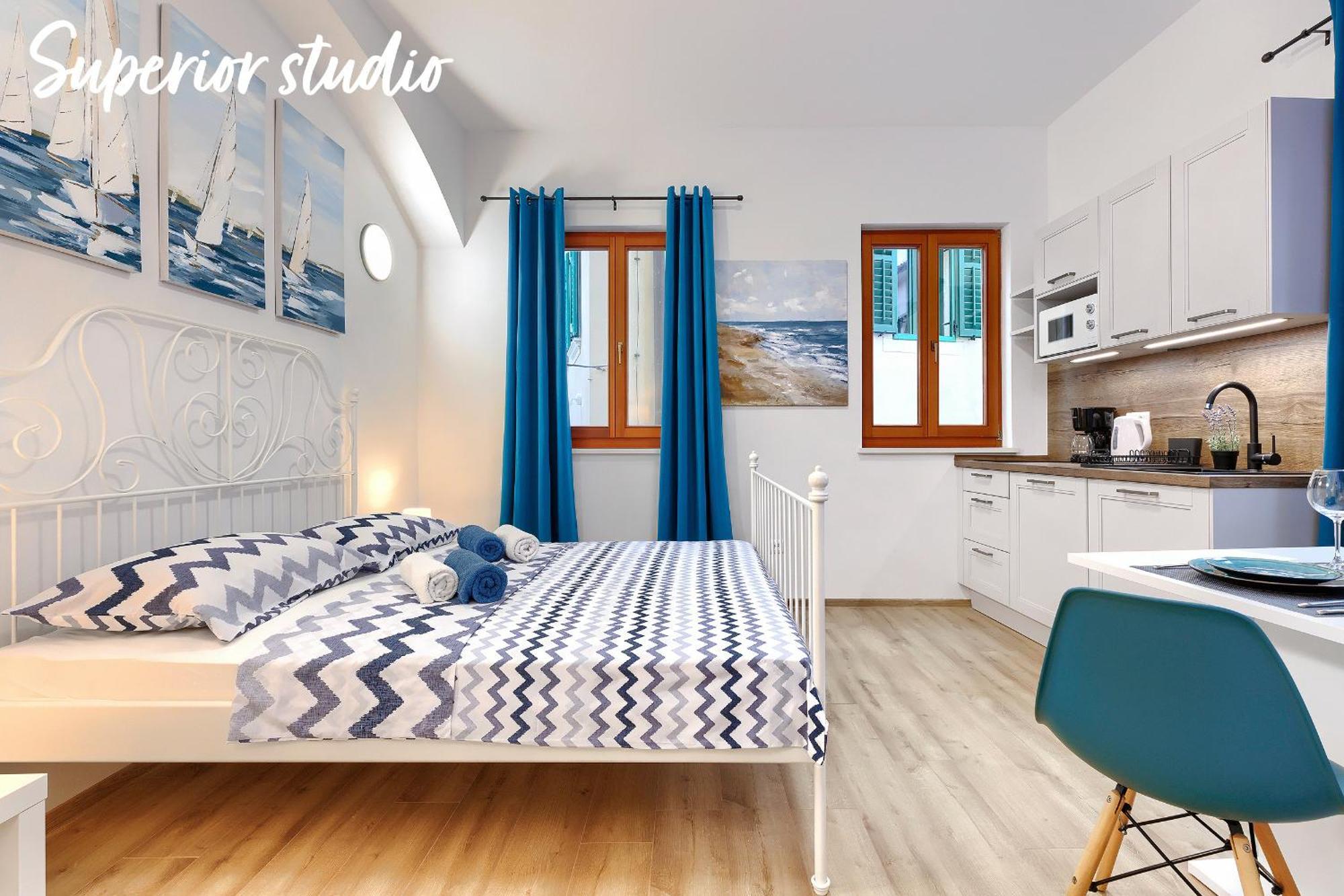 Studios Notte Sul Porto Ровин Екстериор снимка