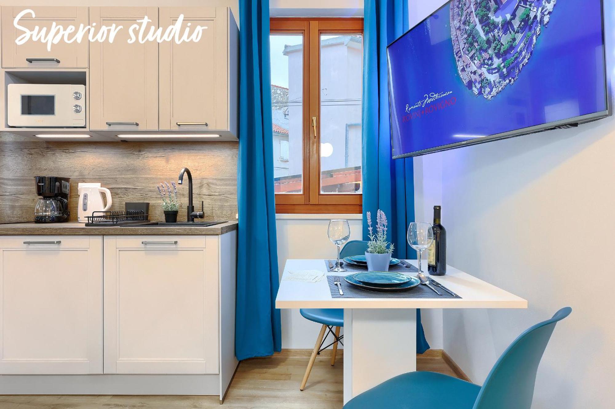 Studios Notte Sul Porto Ровин Екстериор снимка