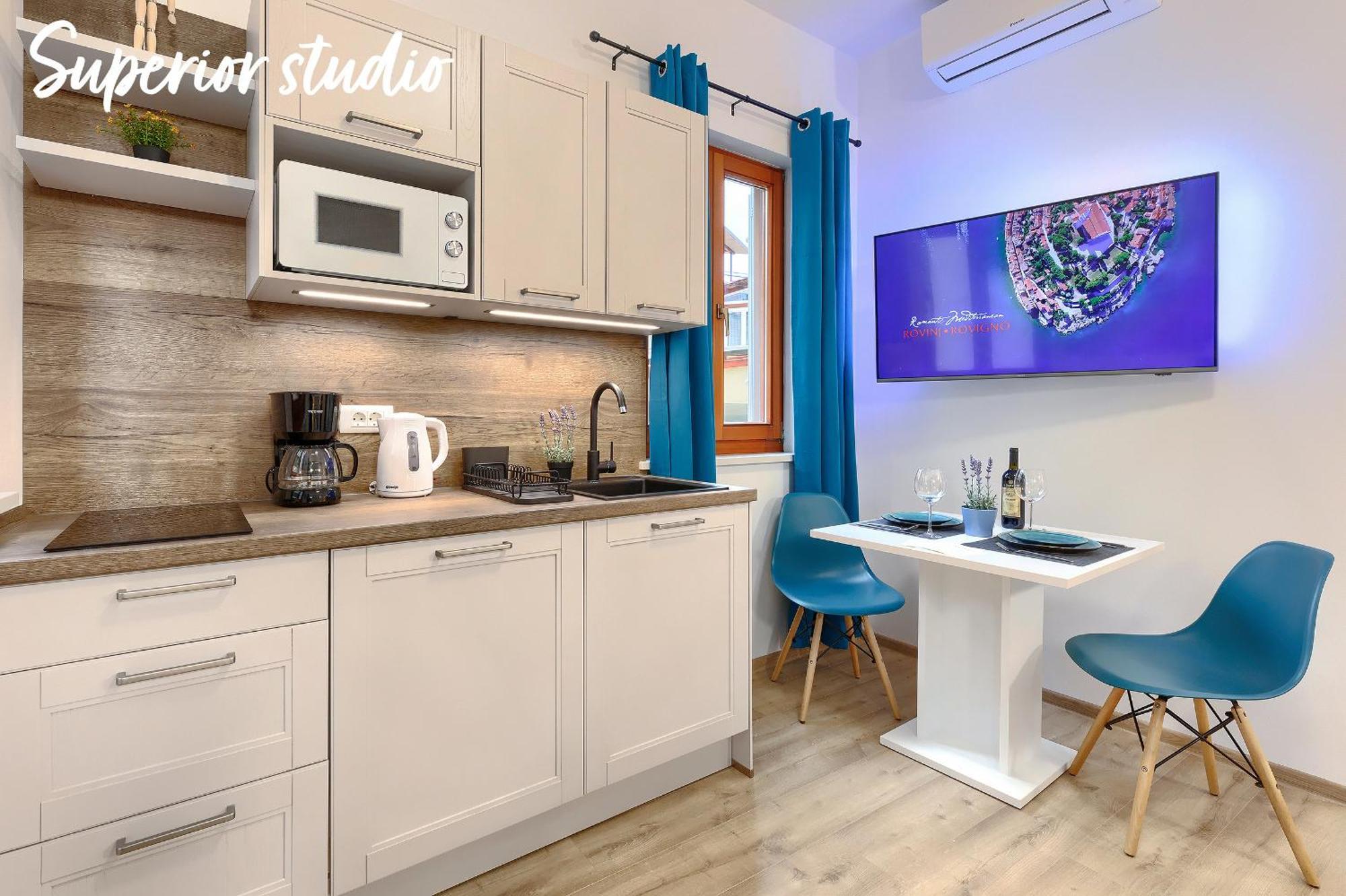 Studios Notte Sul Porto Ровин Екстериор снимка