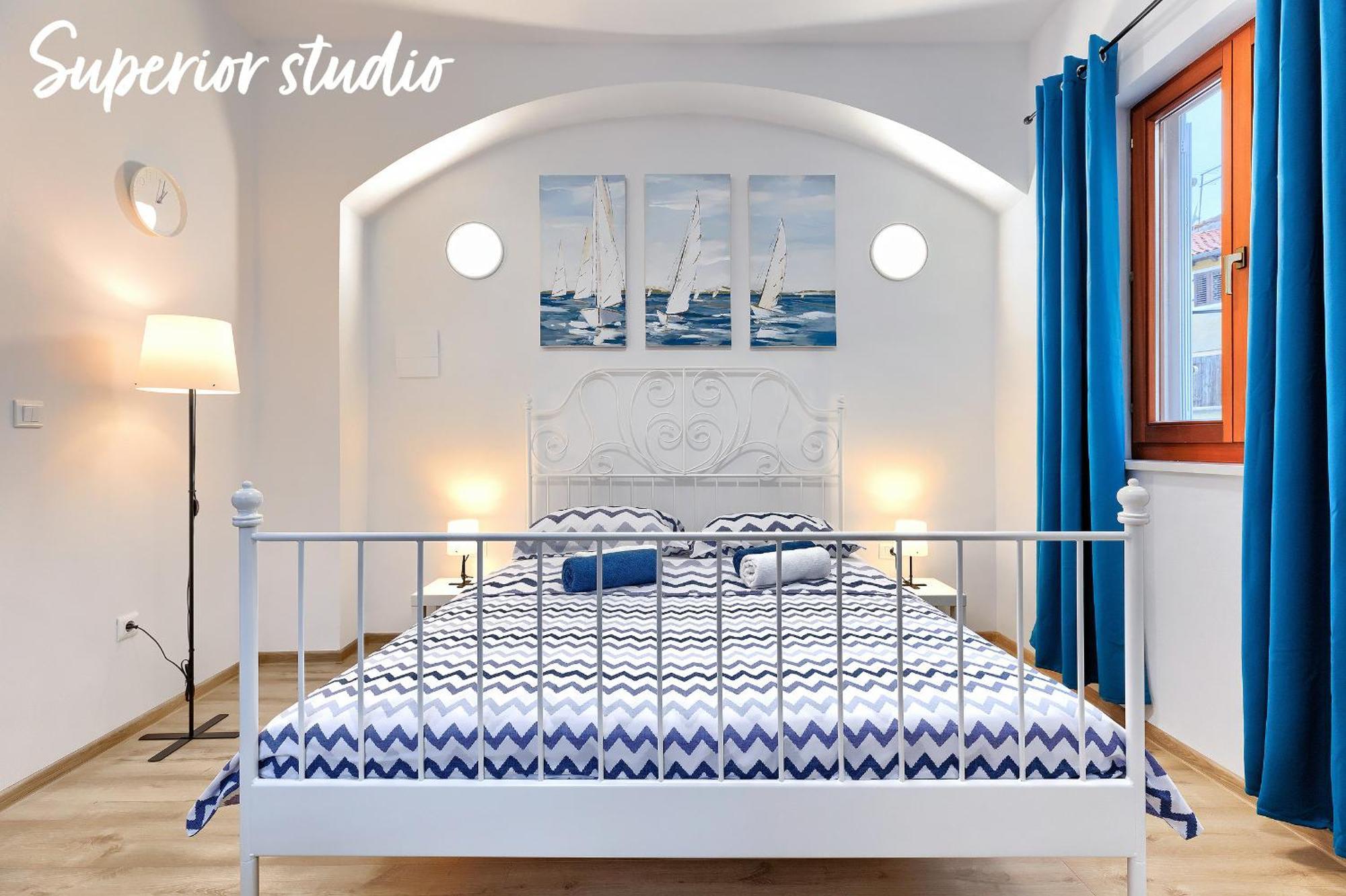 Studios Notte Sul Porto Ровин Екстериор снимка