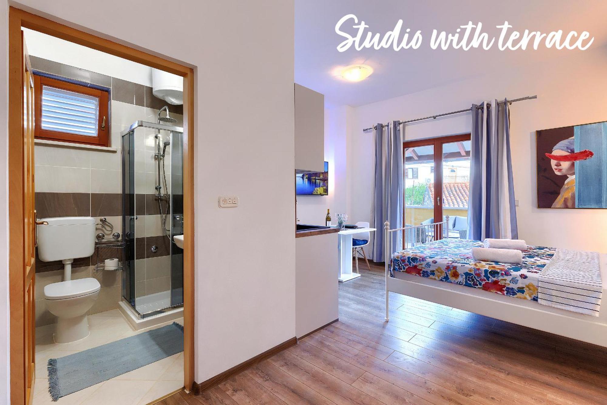 Studios Notte Sul Porto Ровин Екстериор снимка