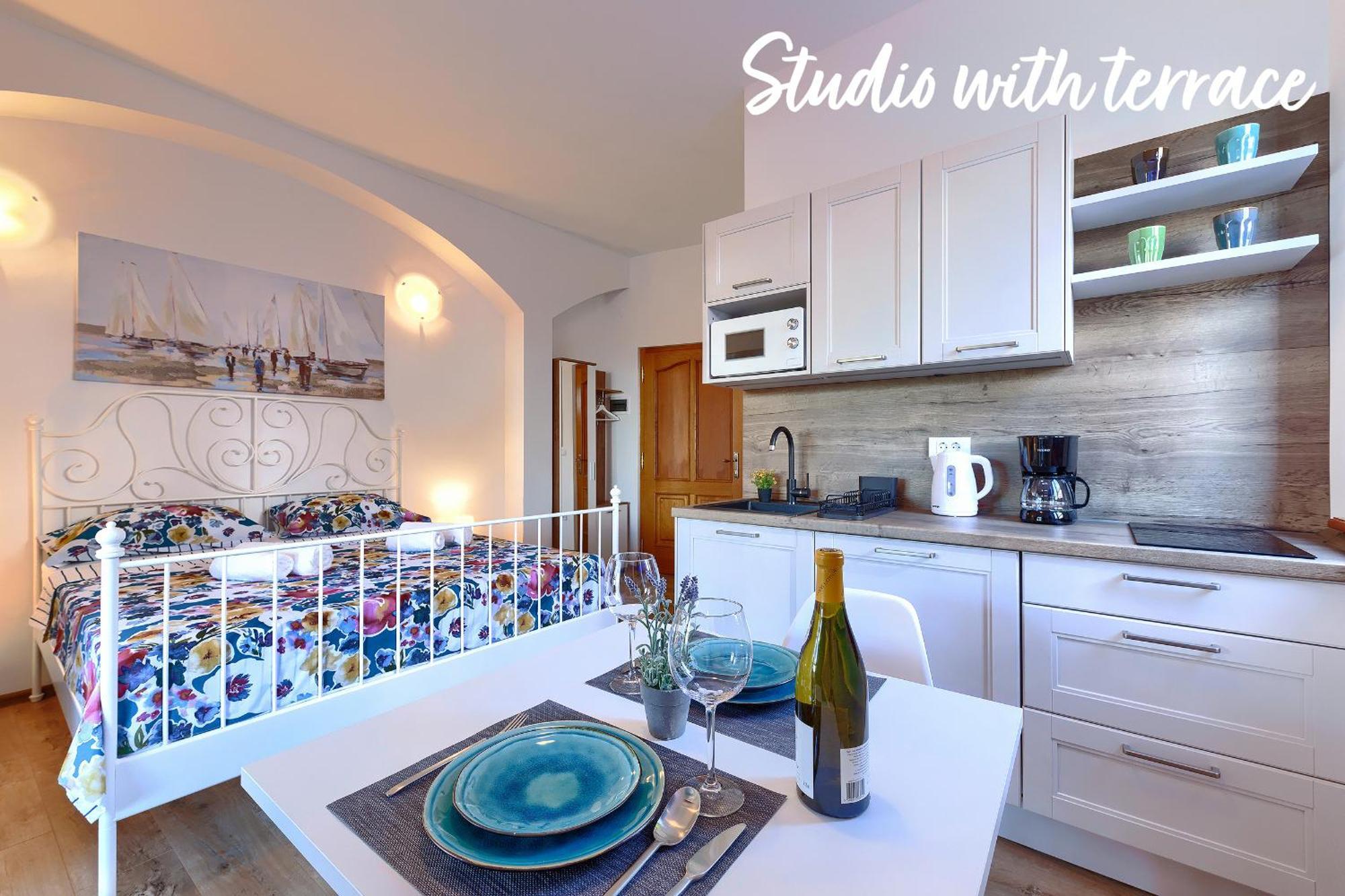 Studios Notte Sul Porto Ровин Екстериор снимка