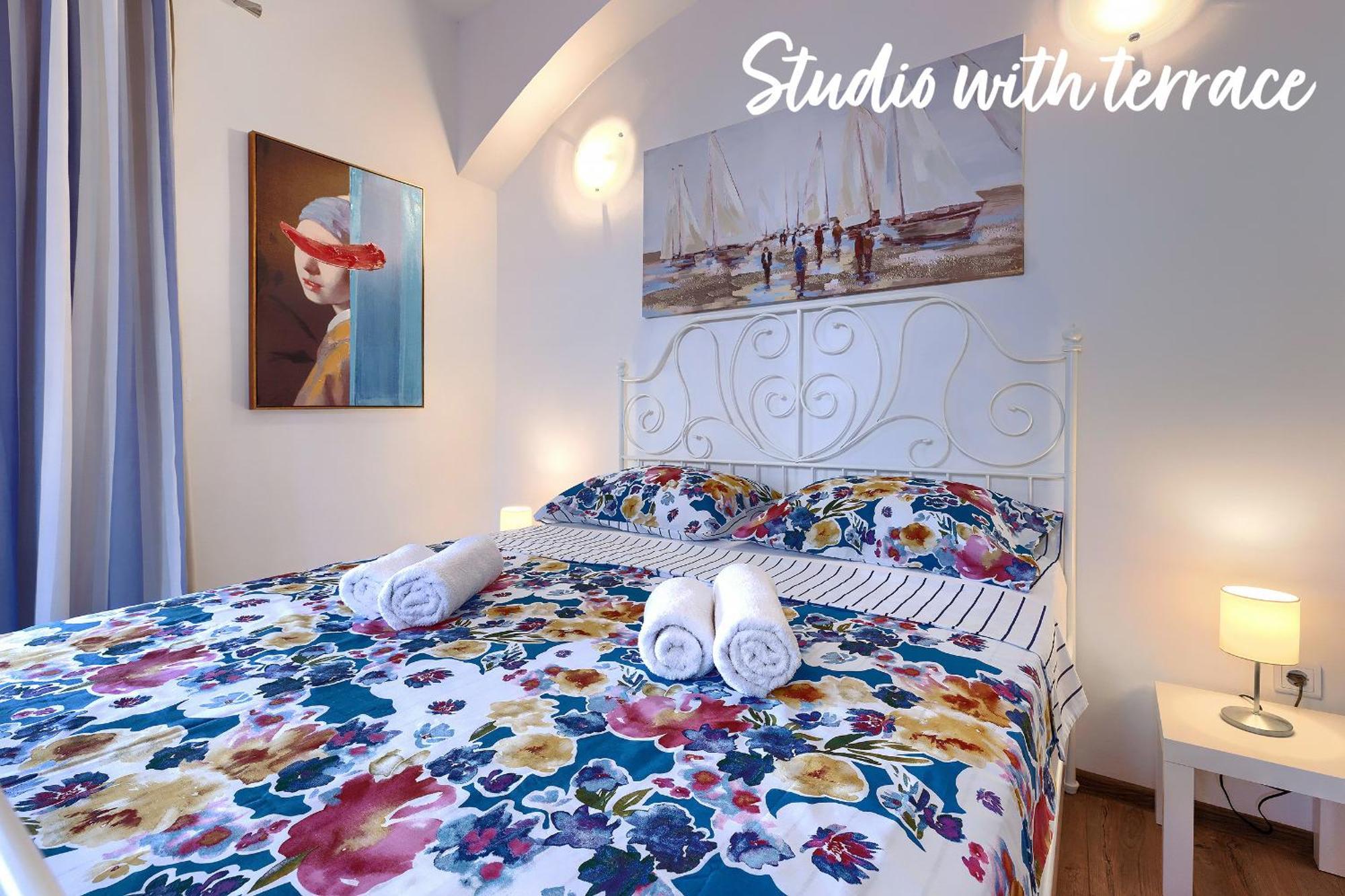 Studios Notte Sul Porto Ровин Екстериор снимка