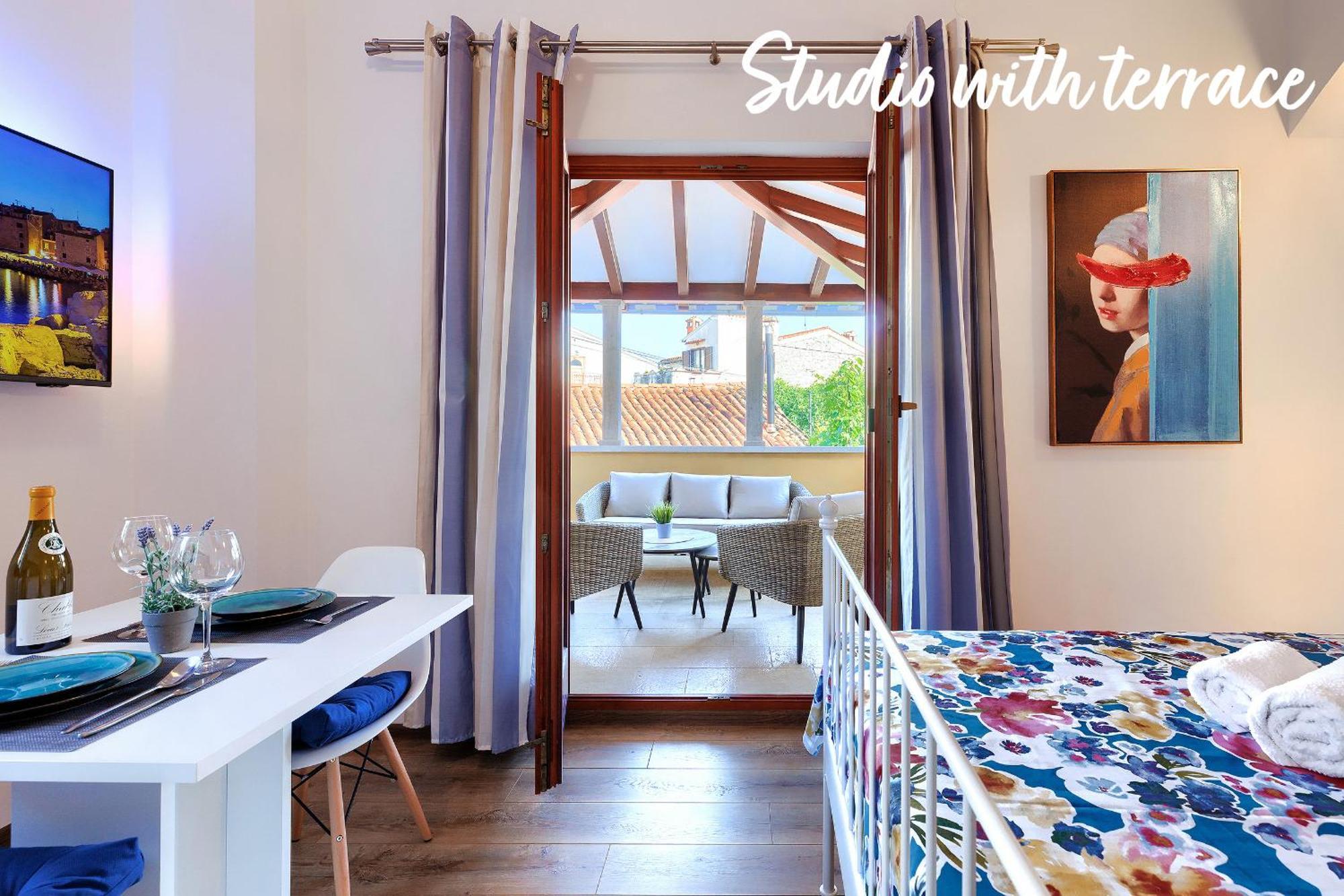 Studios Notte Sul Porto Ровин Екстериор снимка
